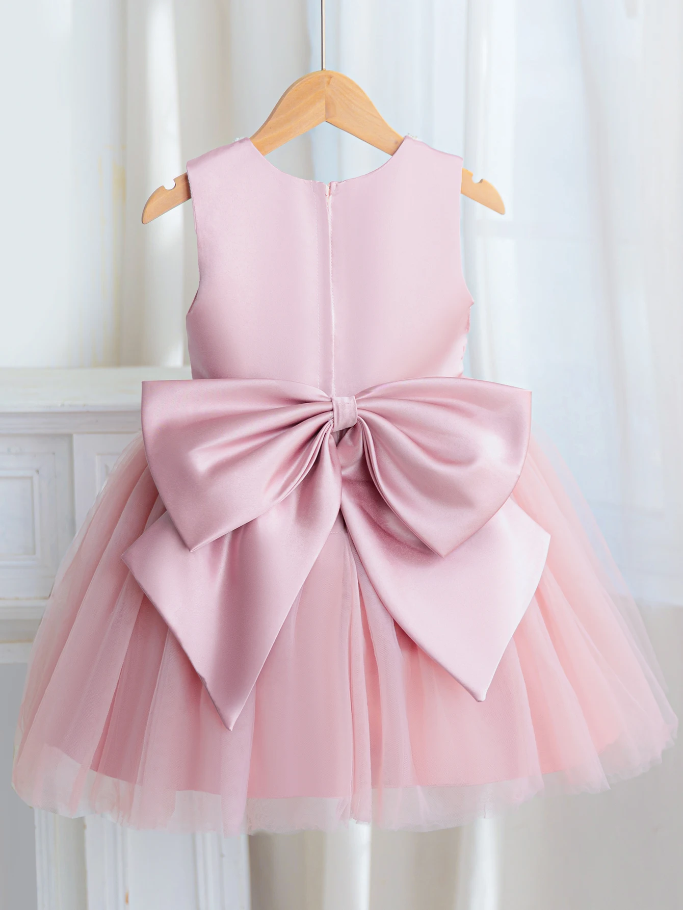 

Pink Big Bow Girl Dress Wedding Party Skirt Suitable For Children's Ball Dress Design