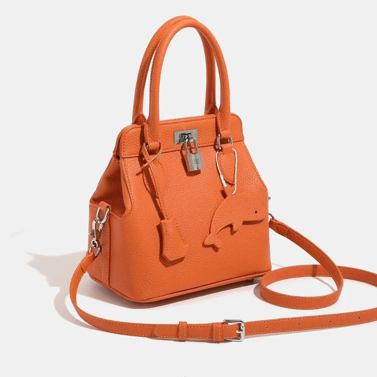 

2025 New Style Top-Handle Bag for Women Fashionable Crossbody Bag Wing Design Shell Lock Made of Genuine Leather Shoulder Bag