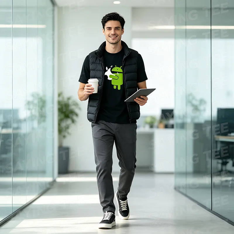 Grüner Roboter isst einen Apfel Grafik-T-Shirt | Lustiges T-Shirt für App-Entwickler, personalisiert, Y2k-Programmierer, Programmieringenieur, Kleidung, T-Shirt – Detail 3
