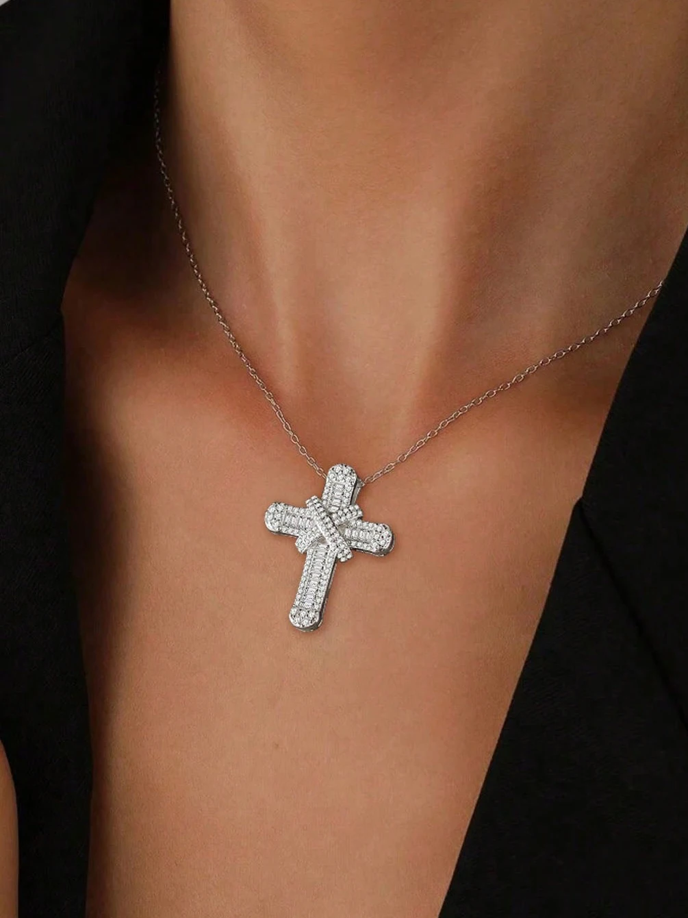 

Роскошное ожерелье с подвеской в виде креста из стерлингового серебра 925 пробы с блестящим цирконом Модное ожерелье в стиле хип-хоп в стиле рок Ins Серебряная цепочка Ожерелье с крестом для свадьбы Подходит для повседневной носки/путешествий/потешествие/