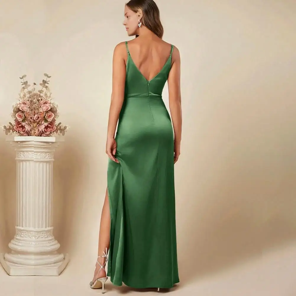 ผ้าน้ําหนักเบาชุด Elegant ซาตินสปาเก็ตตี้ชุดนางเงือกสําหรับผู้หญิง V คอ Ruched ชุดเพื่อนเจ้าสาว Backless อย่างเป็นทางการ