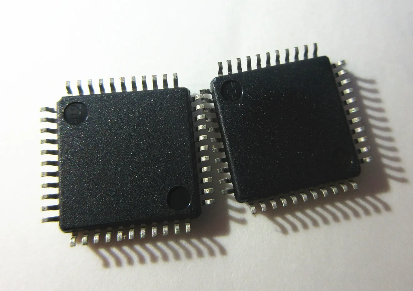 STC89C54RD + 40I-LQFP44G PLCC44 PQFP44 PDIP40 10 قطعة