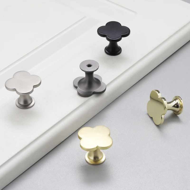 Kitchen Cabinet Storage Handles Four Leaf Clover Shape Drawer Knobs Matte Black Cabinets Door Pulls Golden Handles for Furniture