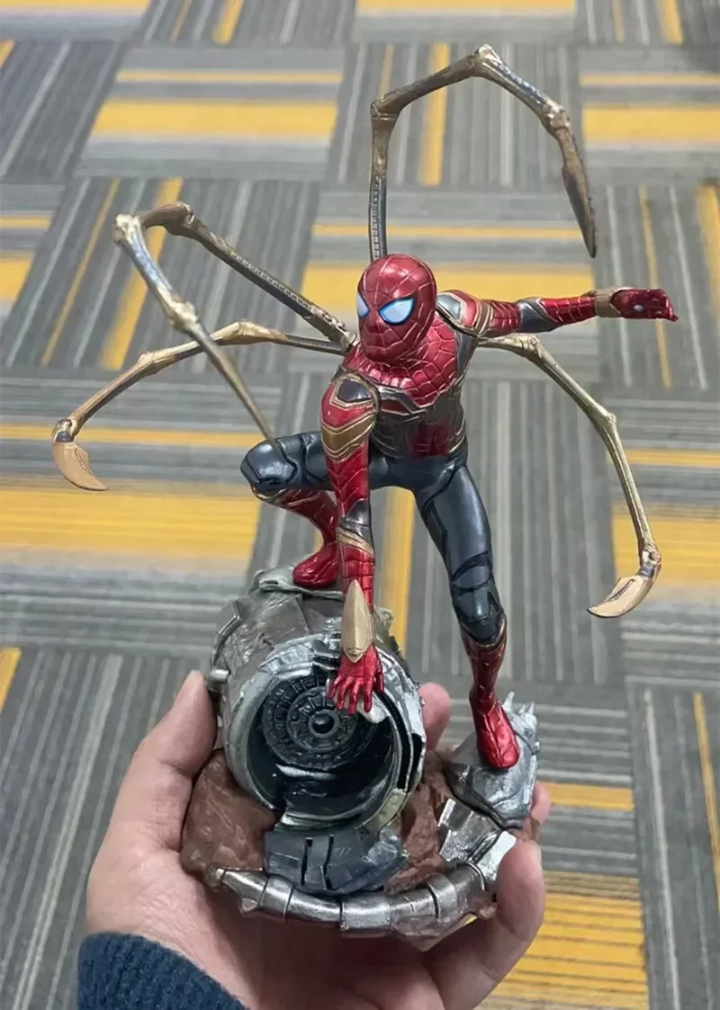 18 cm Supereroe Iron spider man Action Figure Versione da combattimento Collezione di statue in PVC Modello decorazione della casa regalo per bambini