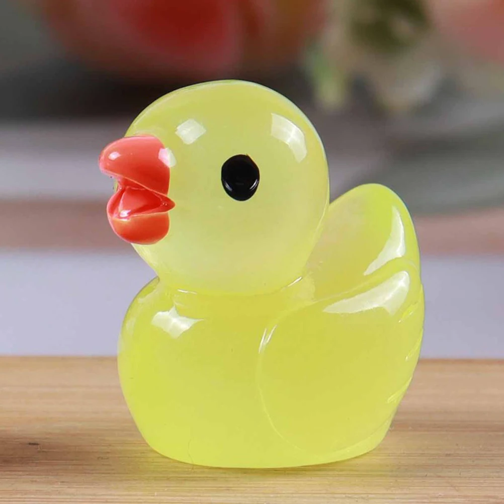 

100 Pcs Luminous Figurines Miniature Animal naments for Kids Garden Decor Accessories Plastic Resin Toys Night Glow