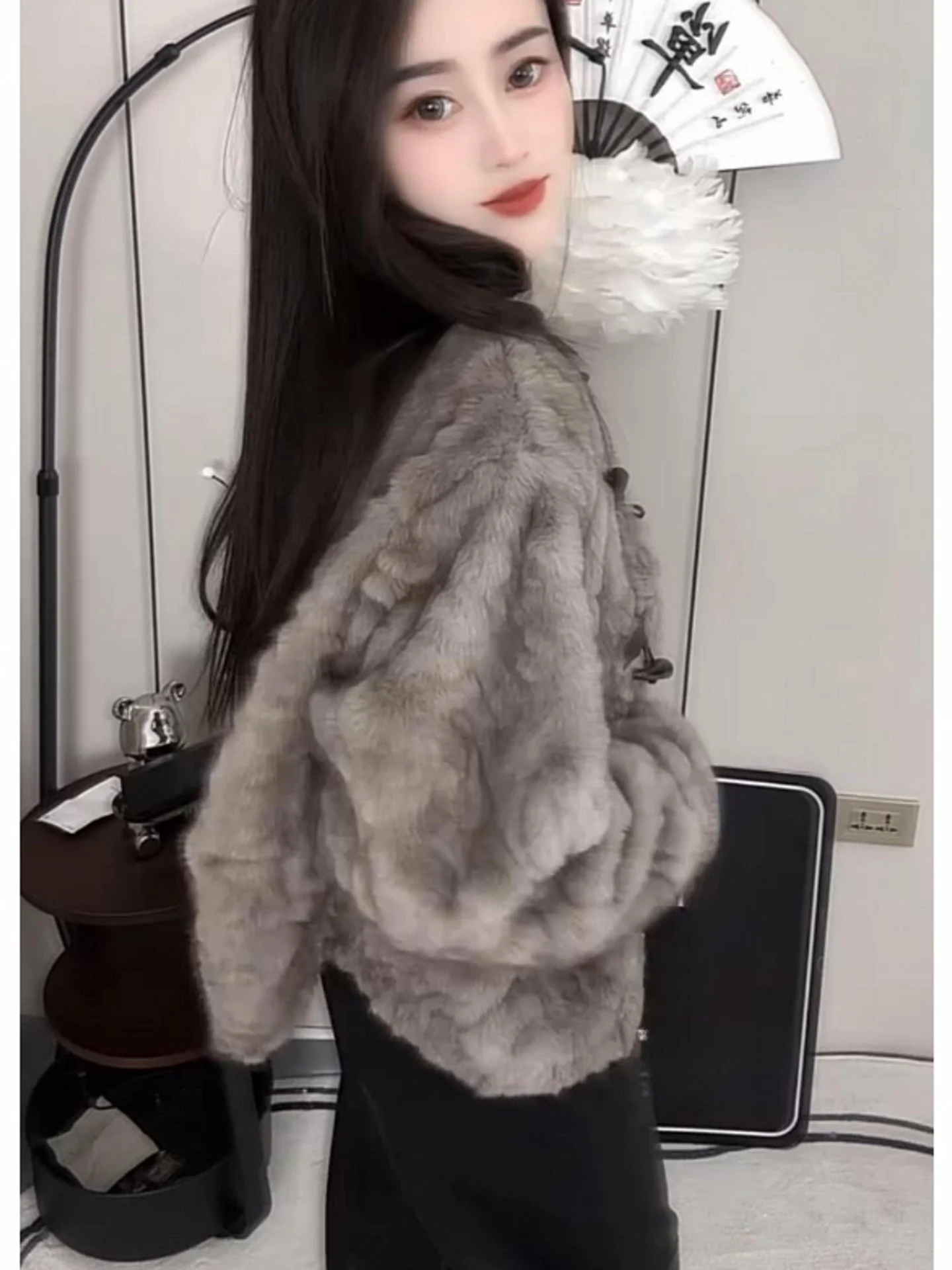 Jaqueta Feminina de Pele Sintética de Cordeiro com Botões de Chifre, Couro e Pele, Agasalho Quente para Outono e Inverno