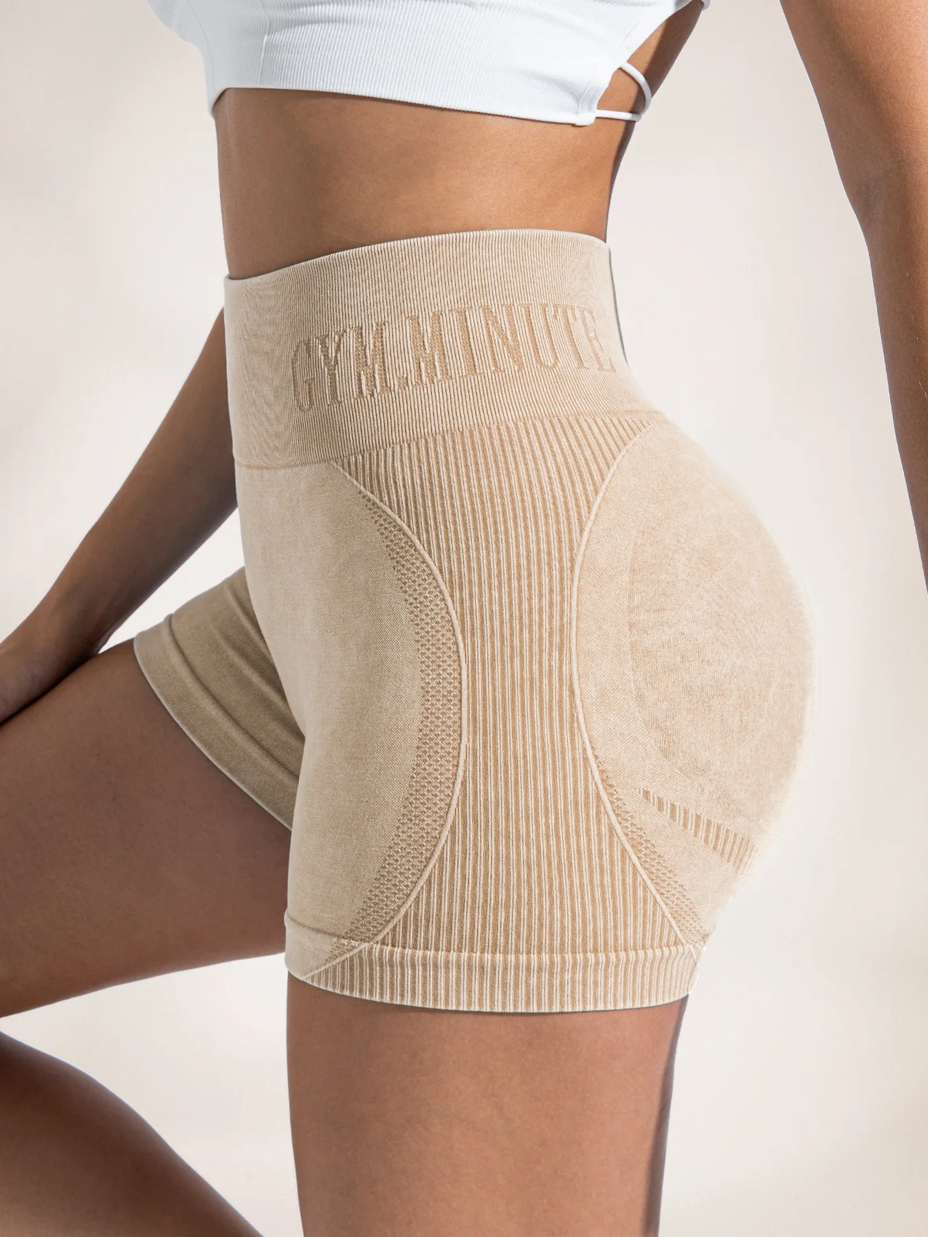 Damen Sand-Wash High-Waist Yoga-Shorts mit Bauchkontrolle und Po-Lifting-Effekt, Hochelastische Slim-Fit Sporthose für Laufen, Fitness und Workout – Detail 36