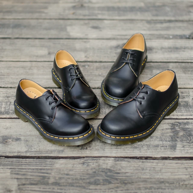 Dr. Martens Botas Baixas de Couro Masculina e Feminina Sapatos Classicos de 3 Furos Cima Curta