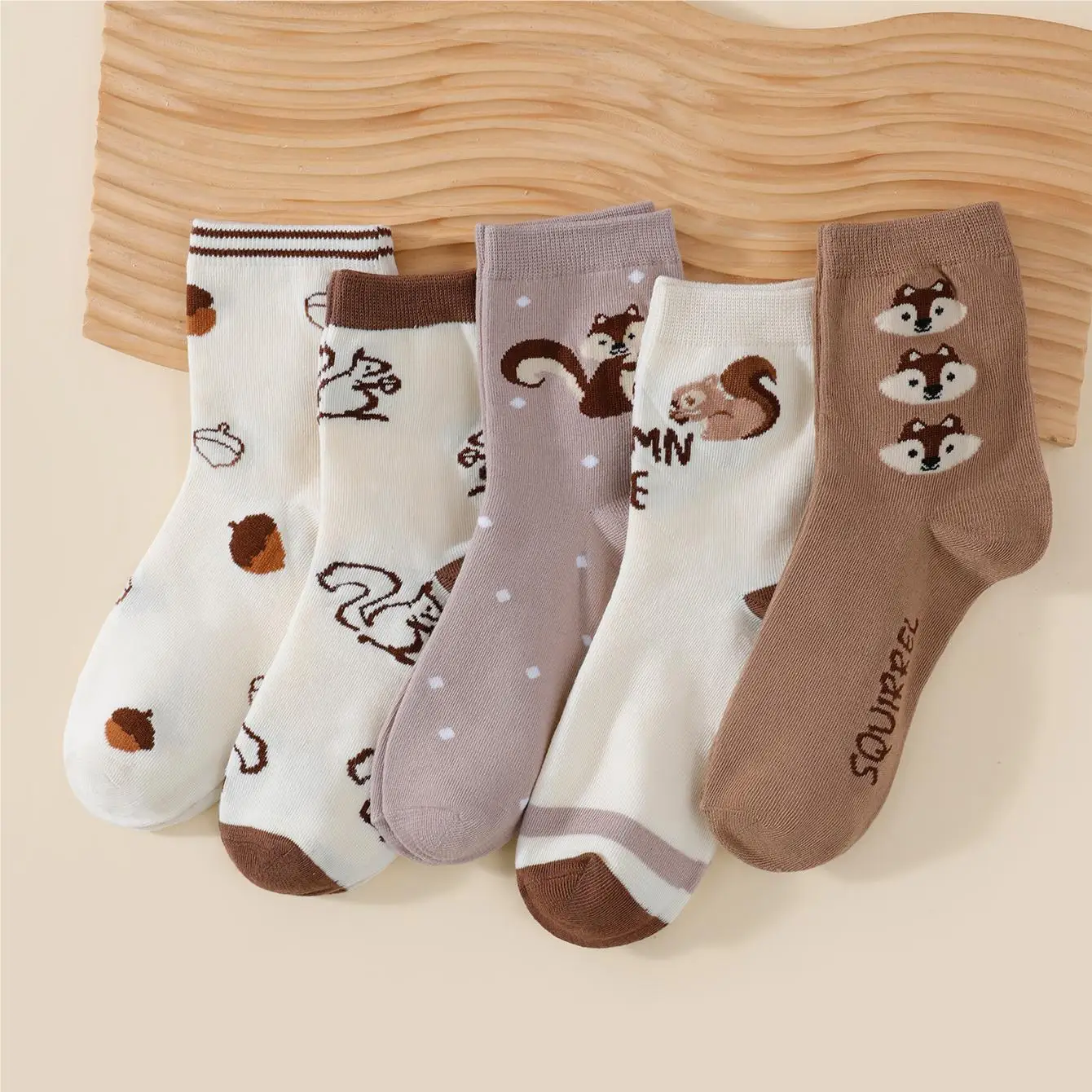 

5 Pairs of Women's Cute Cartoon Squirrel Pattern Cotton Mid-Term Socks For Spring and Autumn Outdoor Wear Women's Long Socks