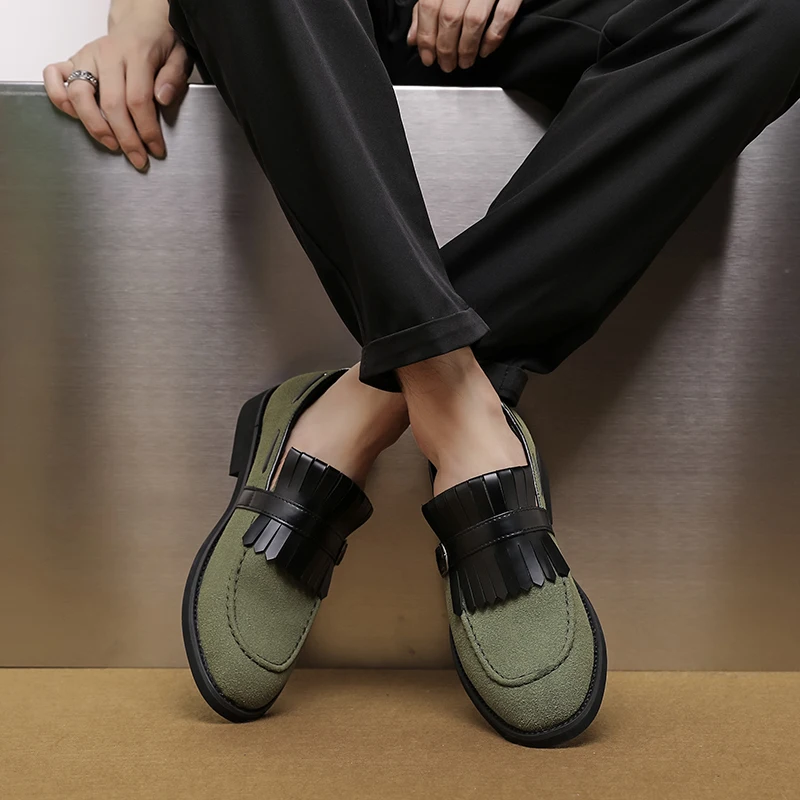 Men Loafers with Color Blocking Anti Suede Tassel Buckle Decoration Casual Fashion Trend Gentlemen Business Formal Shoes
