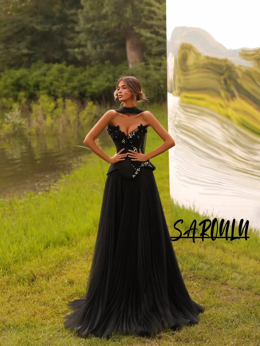 

Flowy Black Pleated A Line Evening Dress With Scarf Elegant Flowers Crystal Sleeveless Women Chic Party Customized Cocktail Gown