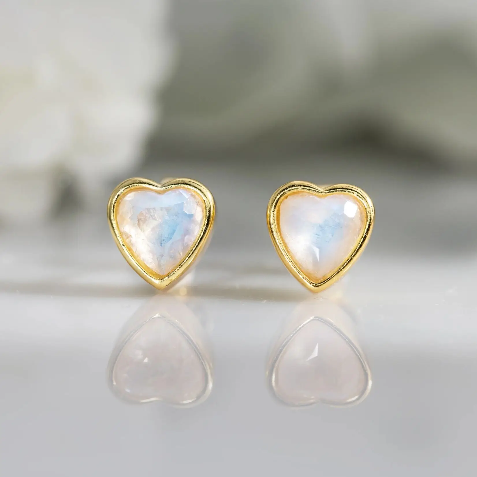 

Cocktail 925 Sterling Silver Heart Shaped Moonstone Crystals Stud Earring For Women Elegant Blue Gemstone Jewelry Accessories