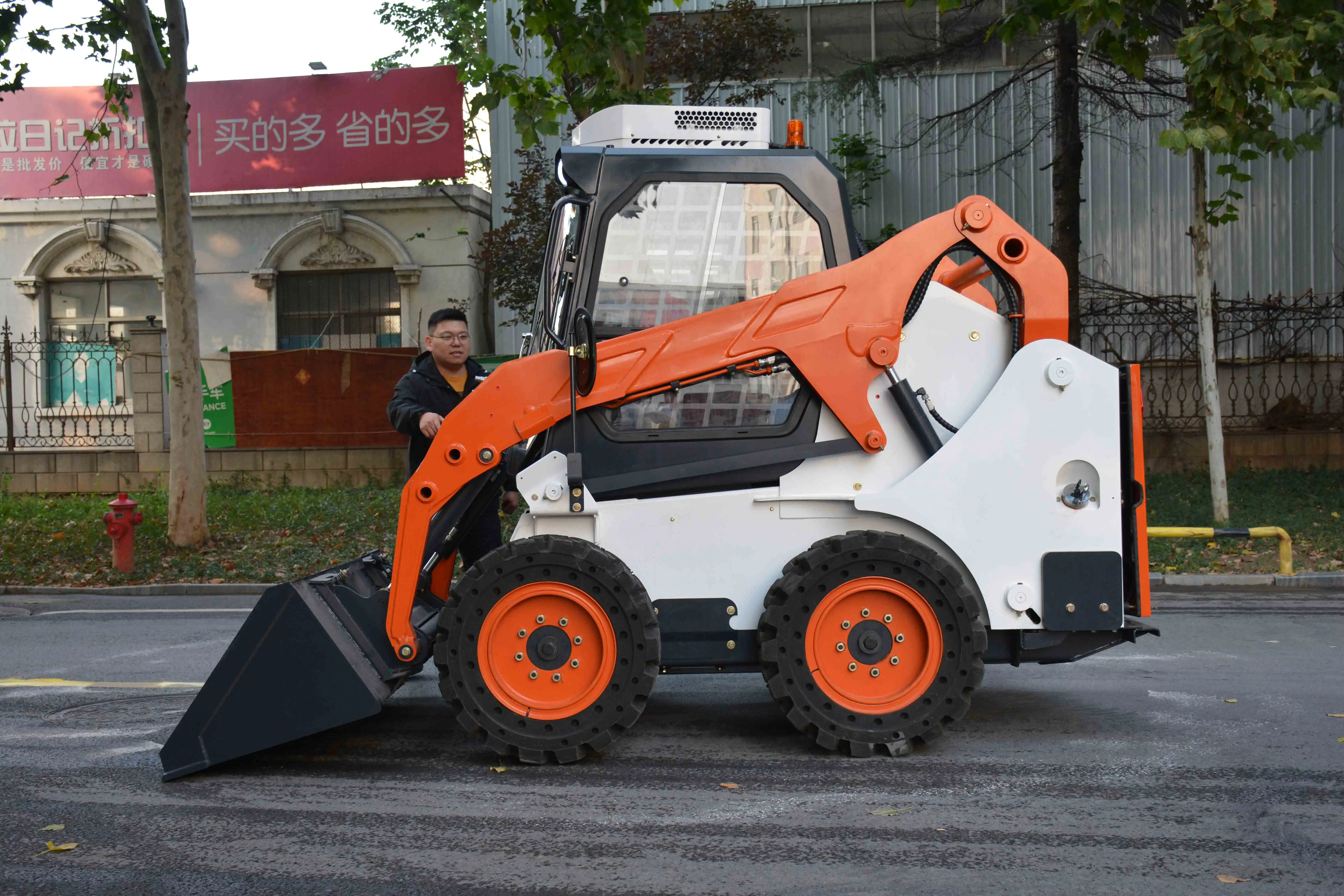 AST 맞춤형 스키드 스티어 로더 휠 로더, 캐빈 포함, 가족 농장 과수원 작업 및 건설 작업용