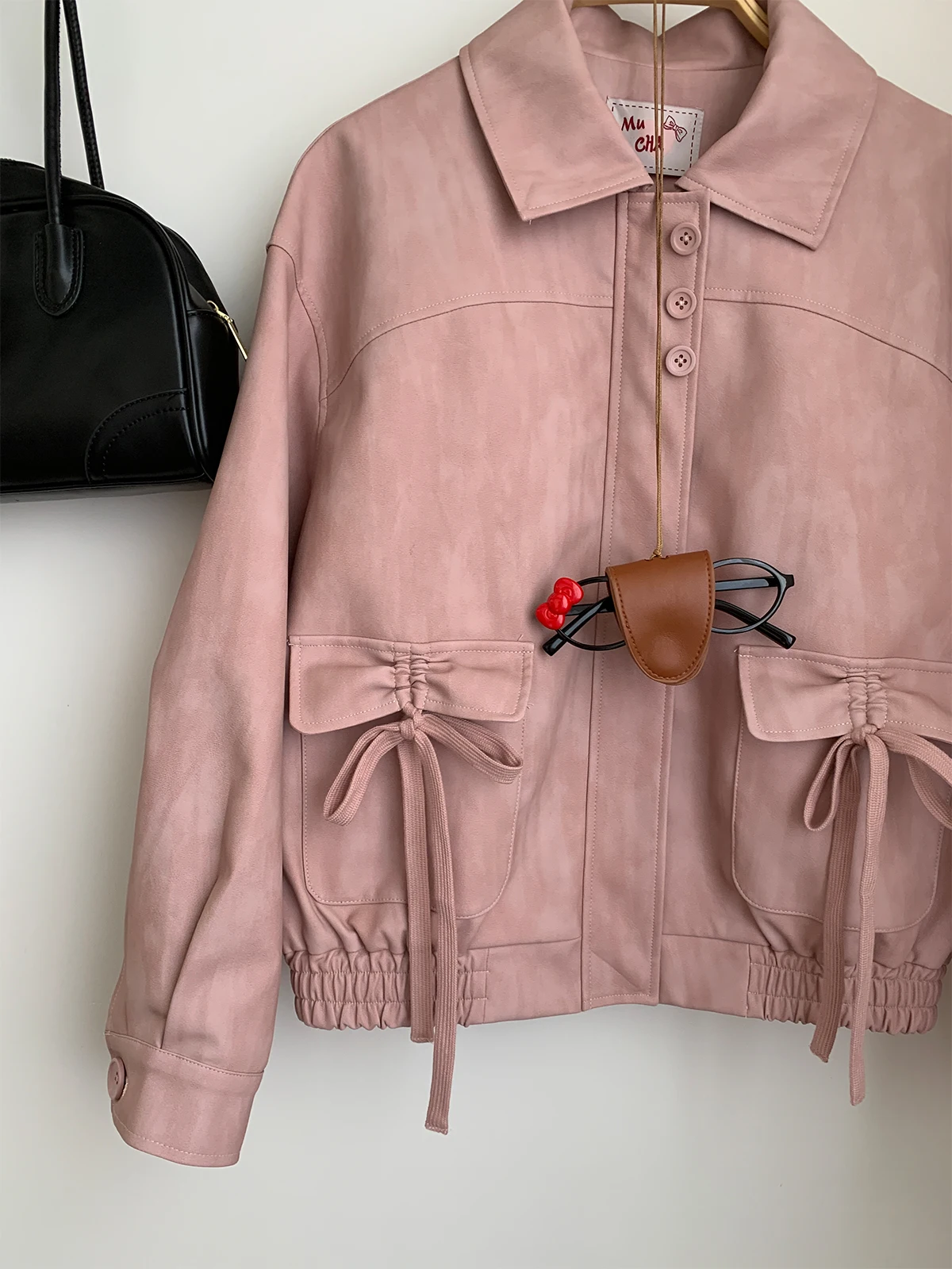 Jaqueta de Couro Rosa com Design Solto e Gola Flip para Mulheres, Fechamento com Zíper, Manga Longa, Primavera e Outono