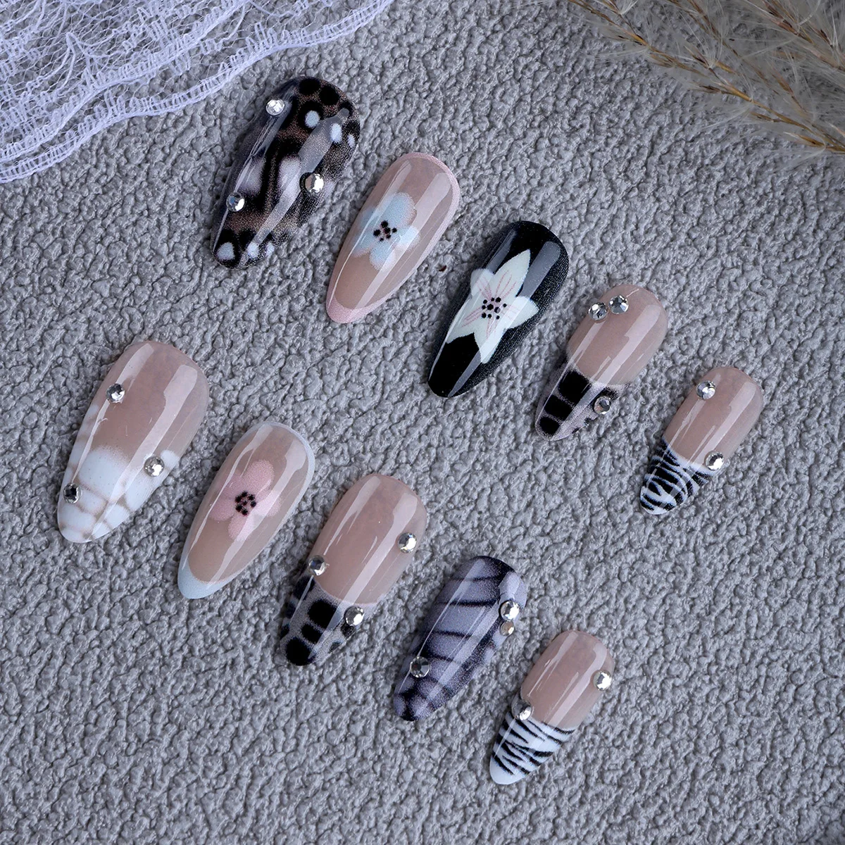 24 قطعة ثلاثية الأبعاد الأزهار الأظافر كاذبة حجر الراين تفاصيل عارية الحيوان طباعة اللوز شكل اضغط على الأظافر منفعل الحلو اليومية مسمار الفن للنساء