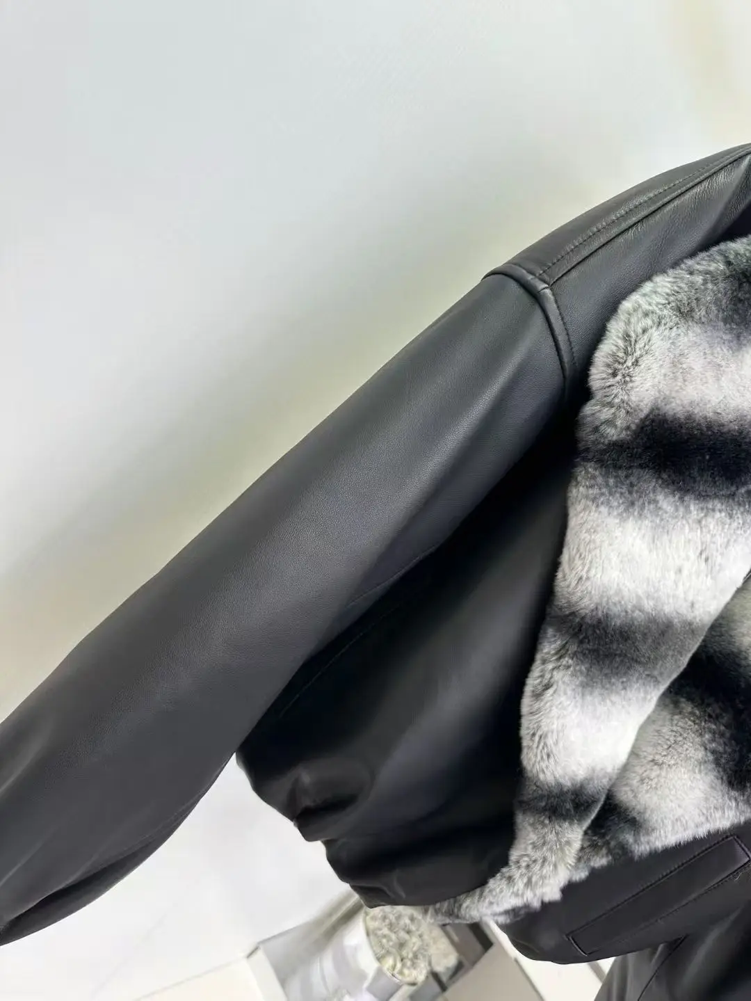 Winter nieuwe modieuze schapenvacht ganzendons knoopsluiting met drakenkat kleur geïmporteerde otter konijnenbontjas dameskleding