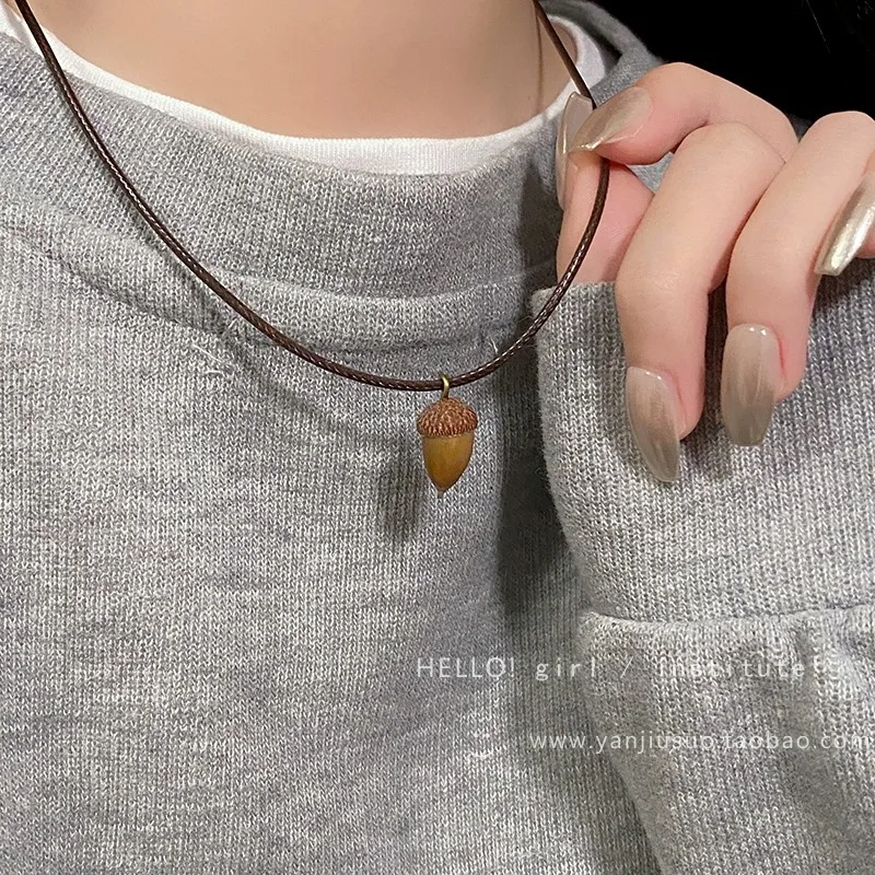 1pcs Retro Simulated Brown Acorn Pendant Necklace 2024 New Leather Rope Unisex Adjustable Lightweight Fashion Accessories