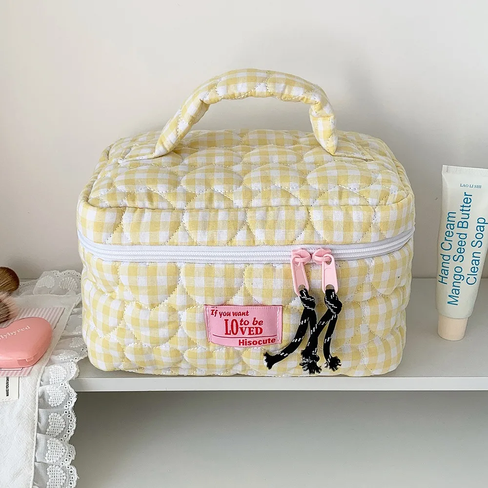 

Portable Fresh Grid Makeup Bag Quilted Love Design Handheld Skincare Storage Bag Cosmetic Pouch Travel