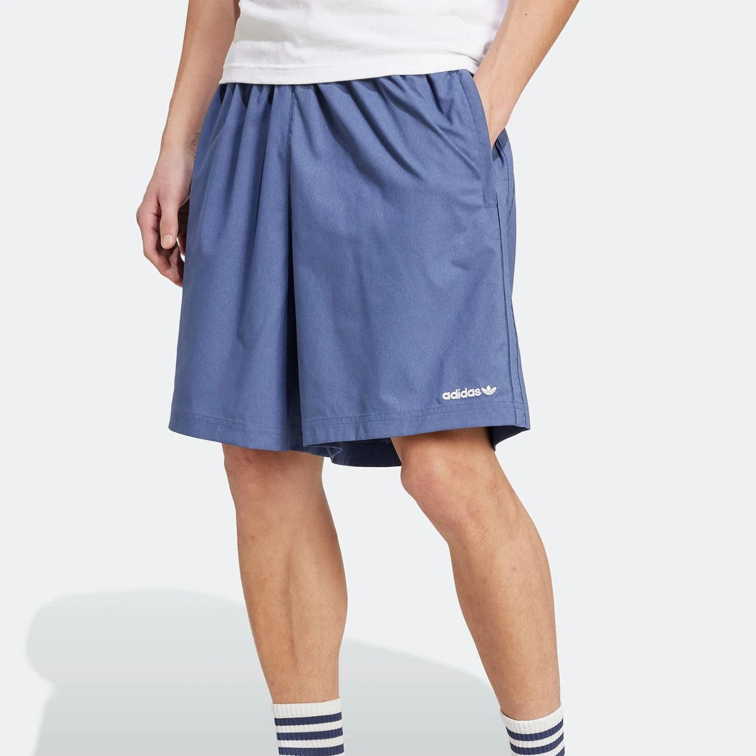 

Adidas genuine Originals Men's Retro Soccer-Inspired Shorts JX3080