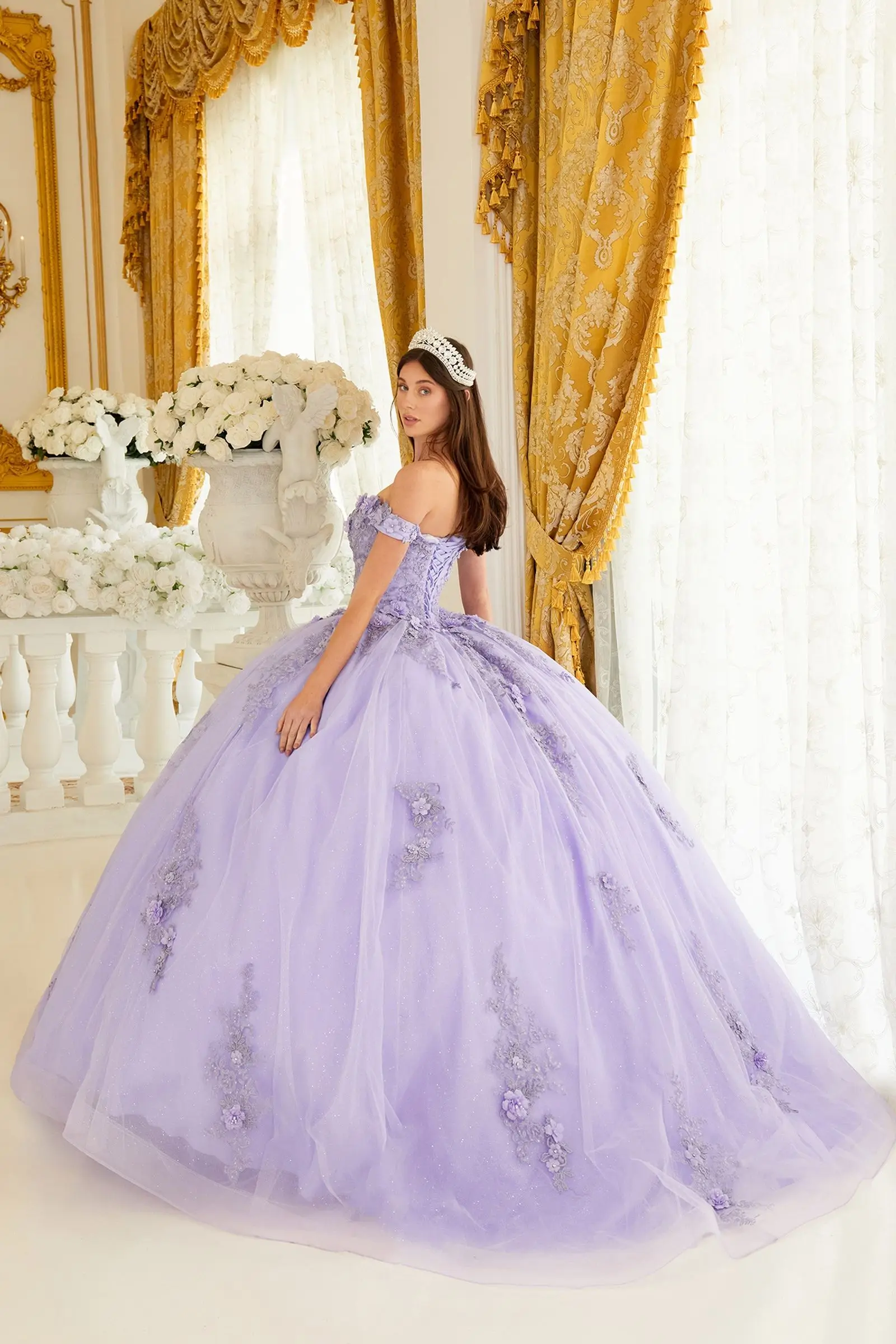 Off the Shoulder A-line Quinceanera Dresses Elegant Tulle 3D Floral Appliques Sequins Backless Ball Gowns Luxury Teen Party Gown