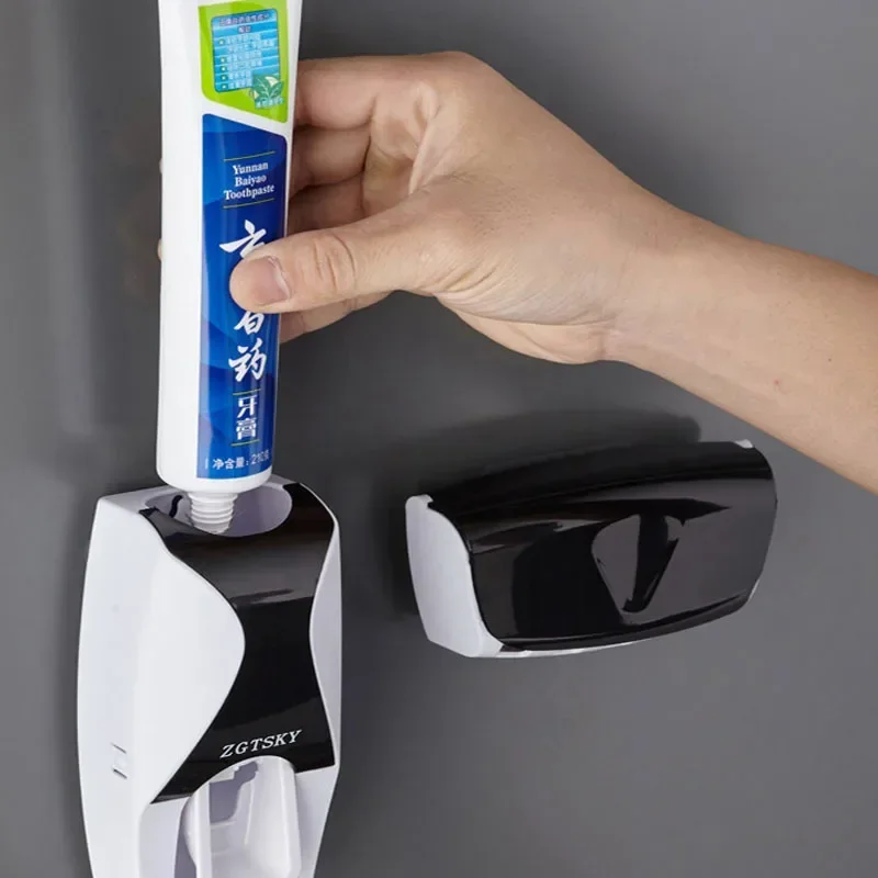 Dispenser automatico di dentifricio a parete creativo, portaspazzolino antipolvere, utilizzato per forniture per doccia e bagno