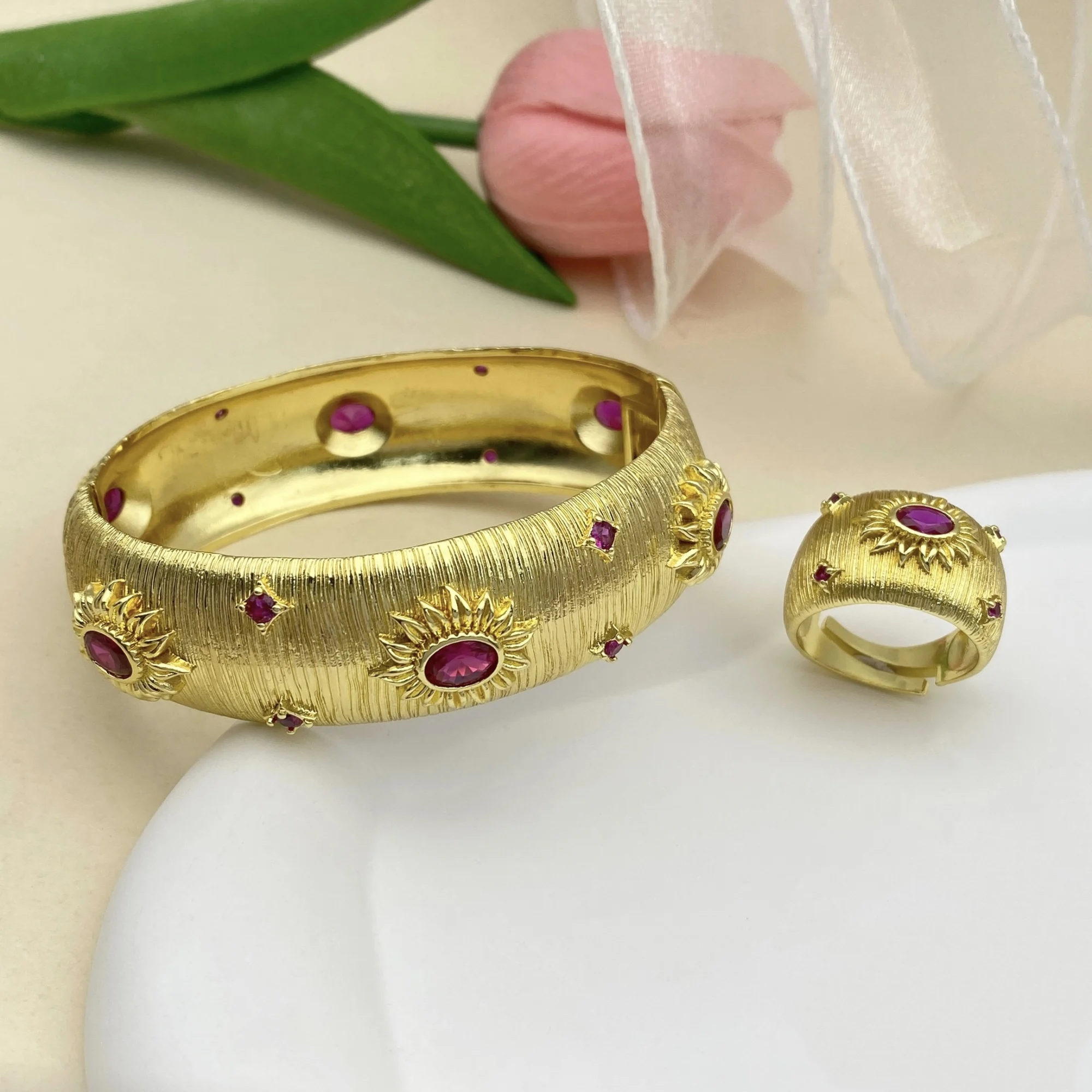 

Браслет с красным цирконом, ювелирные изделия, винтажный королевский стиль, сверкающий красный циркон, инкрустация, элитный, привлекательный для банкетов, свадеб, идеально