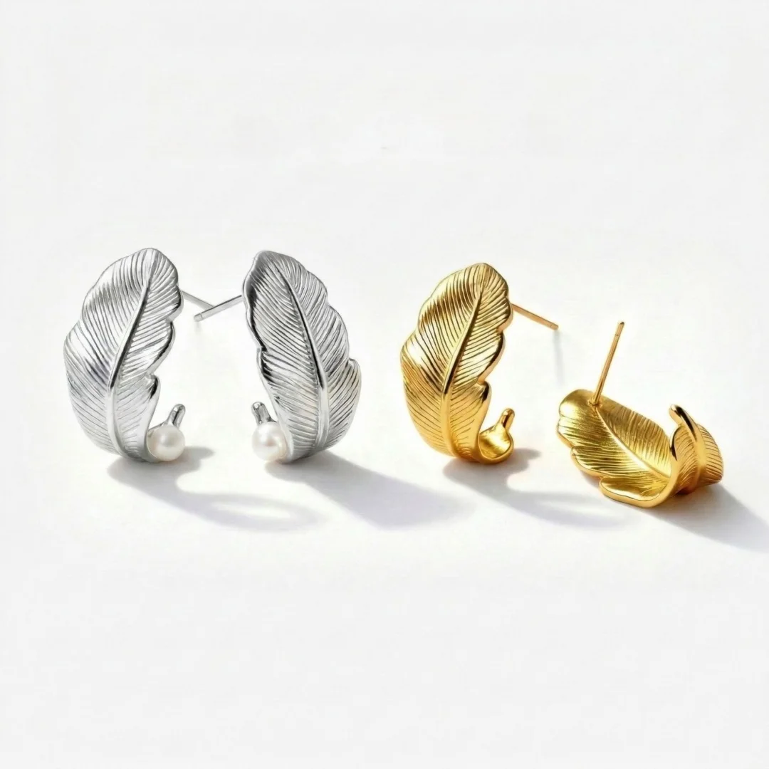 

Minimalist metal texture leaf earrings for women's temperament, compact gold earrings, party jewelry accessories