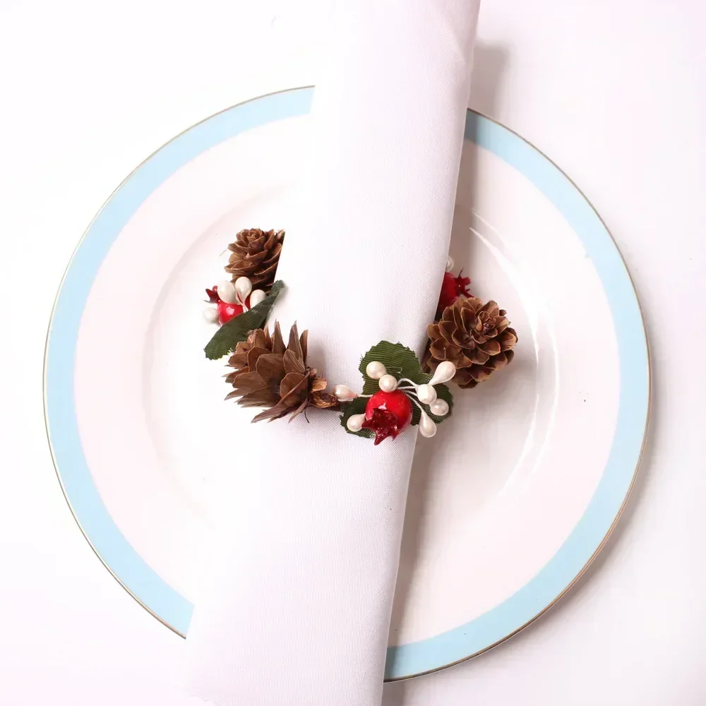 

4PCS Christmas Pine Cone Napkin Buckle DIY Handmade Red Fruit Napkin Ring Christmas Napkin Ring Western Restaurant Decoration