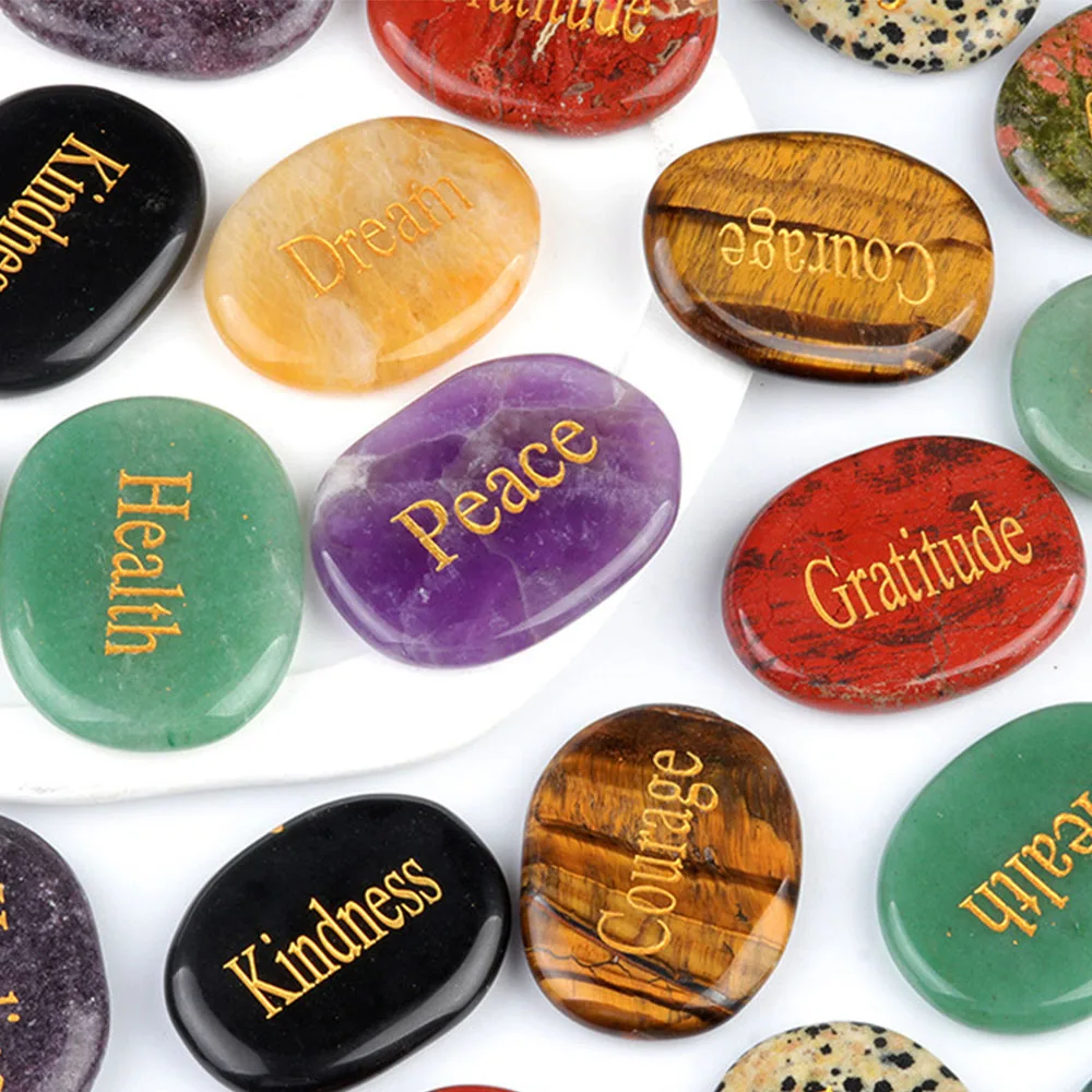 Natürliche Stein-Kristall-Gravur mit verschiedenen inspirierenden Worten, Sorgensteine, Reiki-Heilkristalle, Handpalmen-Edelsteine, Geschenke zum Thanksgiving – Detail 3