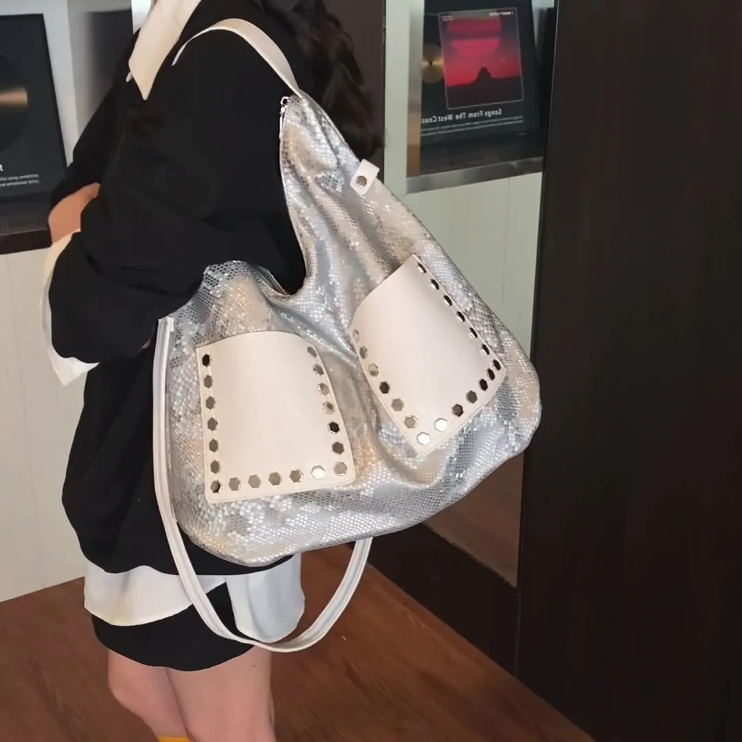

Imitation Snake Pattern Tote Bag Large Capacity Soft Leather Rivet Shoulder Bags American Fashion Luxury Design Women's Handbags