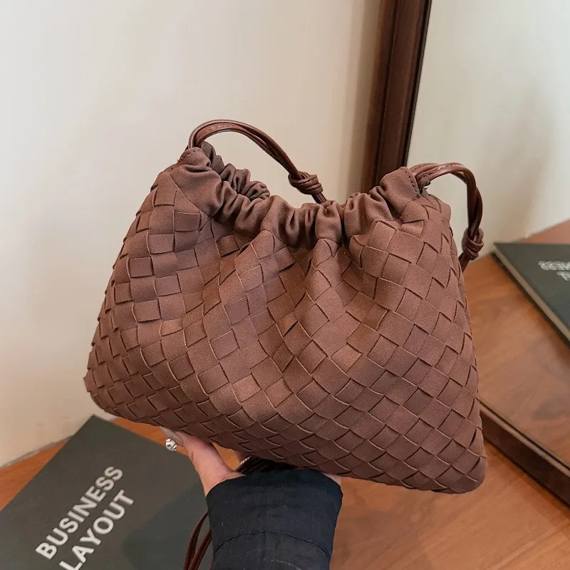 

Тканая большая сумка во французском стиле для женщин, новинка 2023 года, простая универсальная сумка-ведро для работы, дизайнерские роскошные сумки для женщин