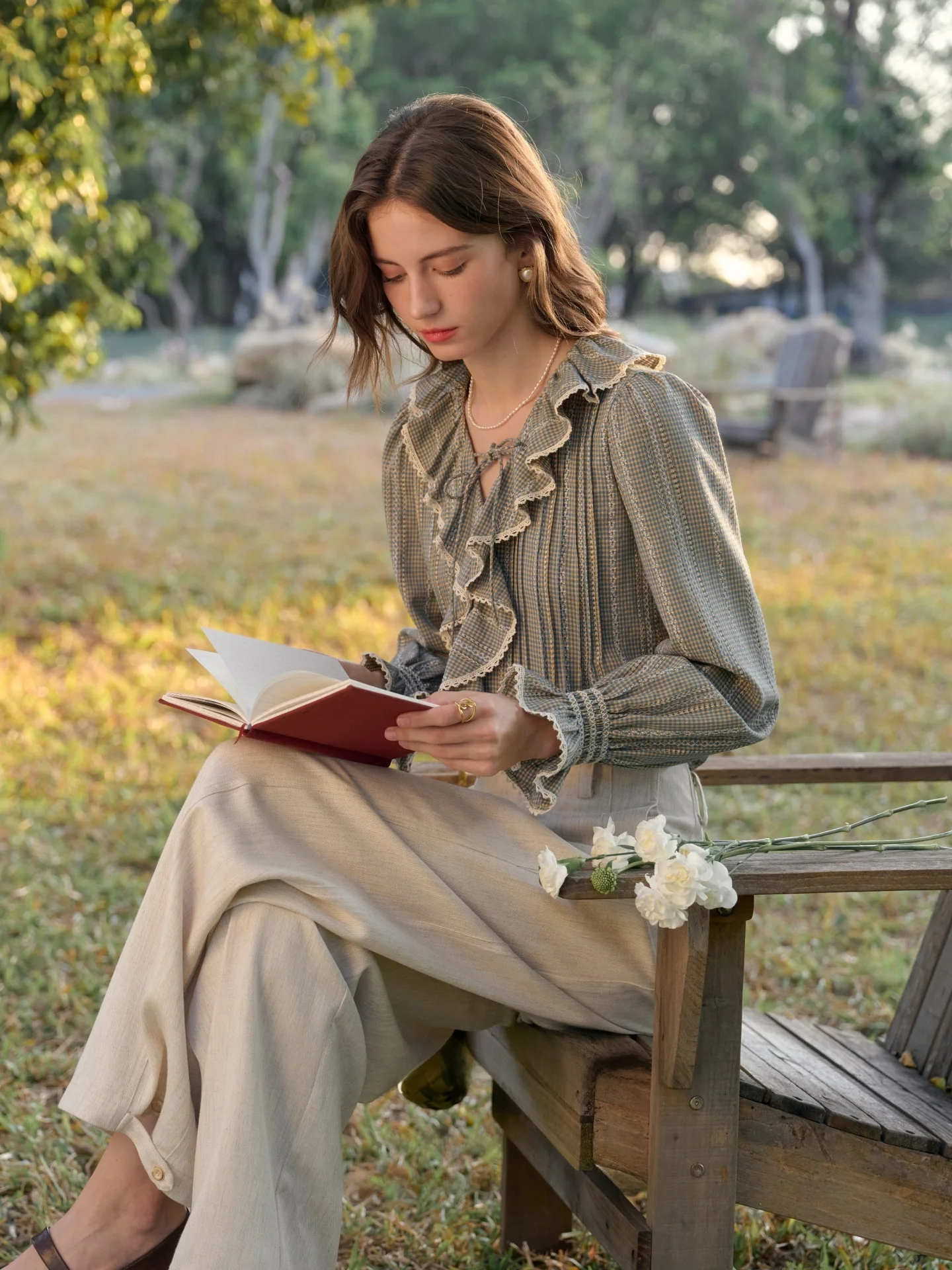 

Женская рубашка SimpleRetro во французском стиле с V-образным вырезом, в клетку, с длинным рукавом, с кружевной отделкой, в деревенском стиле, весенняя, из смесового хлопка и вискозы