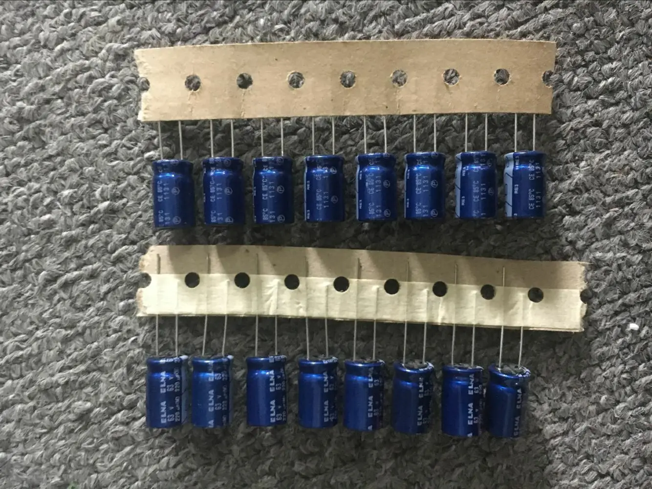 

10pcs ELNA RE3-220uf 6.3v Electrolytic Capacitor 10*16mm 85℃