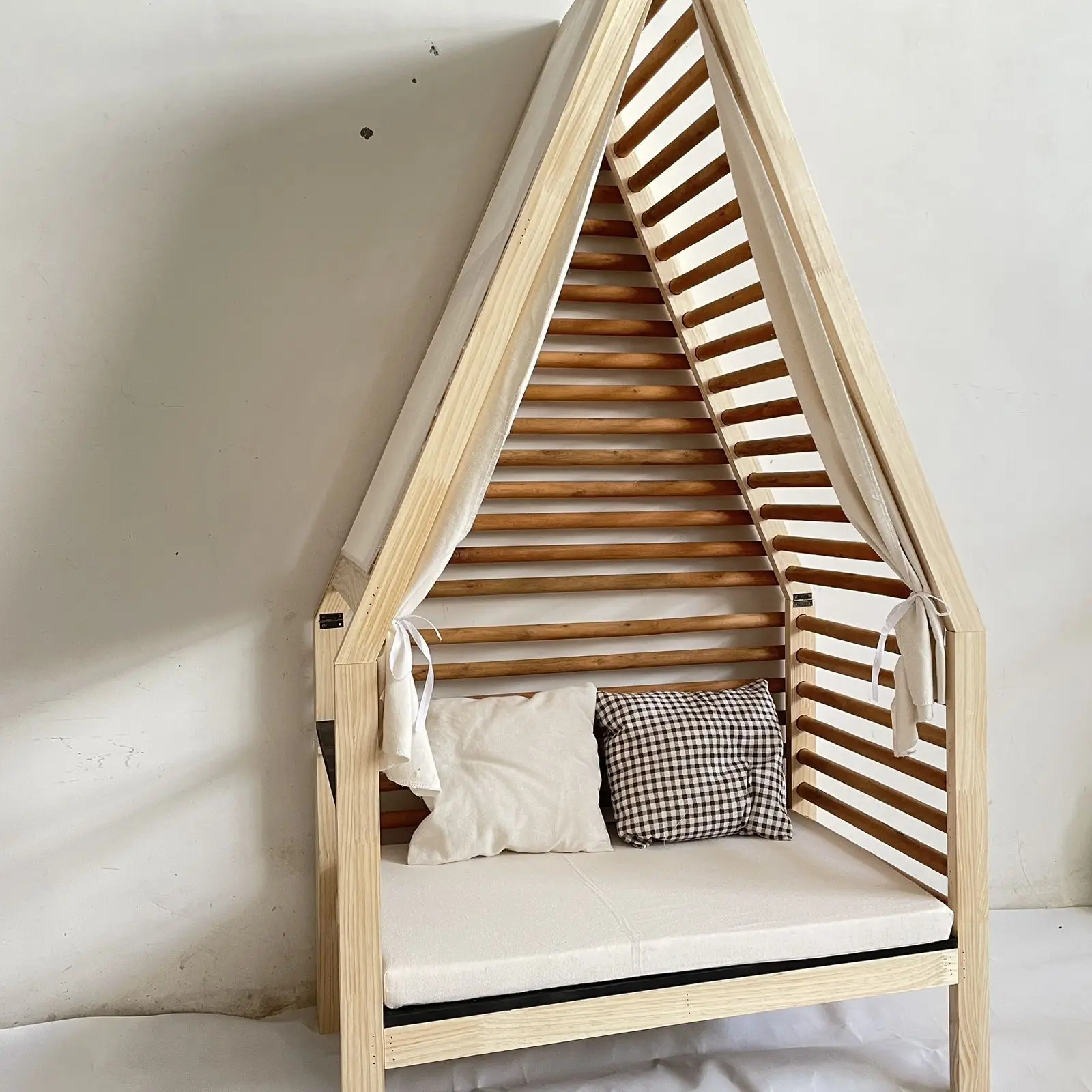 Angolo lettura asilo piccolo divano in legno massello di pino piccolo letto camera dei bambini sgabello sedia decorazione