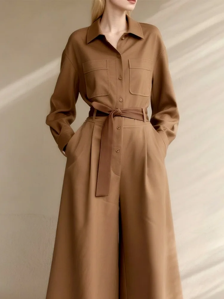 Macacão Casual Feminino Freeacy 2026 Primavera Cáqui com Gola Camisa, Cinto e Perna Larga, Macacão de Manga Comprida