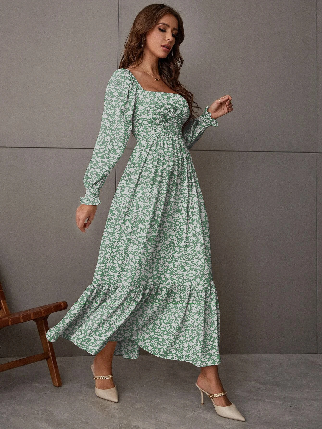Robe trapèze froncée à ourlet à volants pour femmes, robe longue froncée élégante dos nu pour les invités de mariage de fête de vacances au printemps et en automne