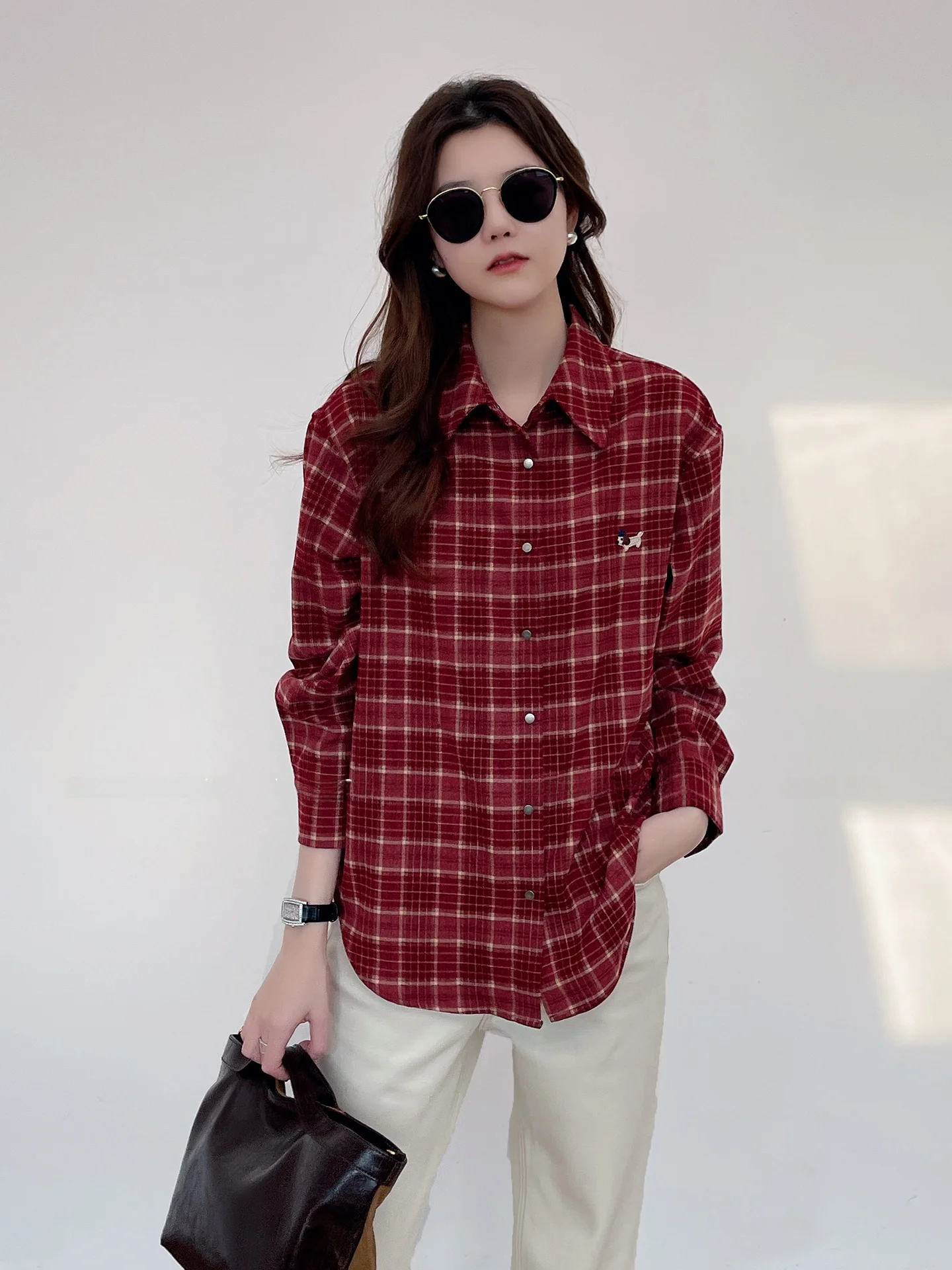 

Корейская модная женская зимняя кофта с длинным рукавом, вышитым воротником, плотной строчкой, красным клетчатым узором и декором в виде собаки