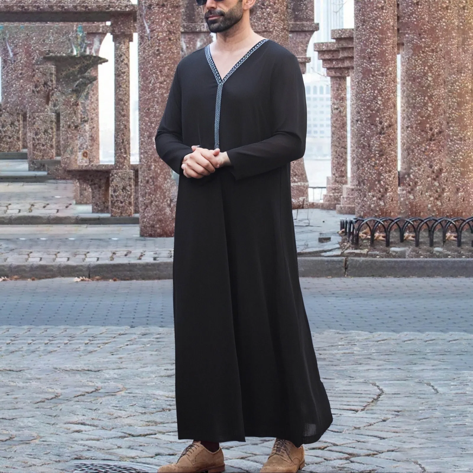

2025 New Muslim Fashion Abayas For Men Arabic Kaftan Embroidery Loose Breathable Casual Robe Islamic Clothing Men Jubba Thobe