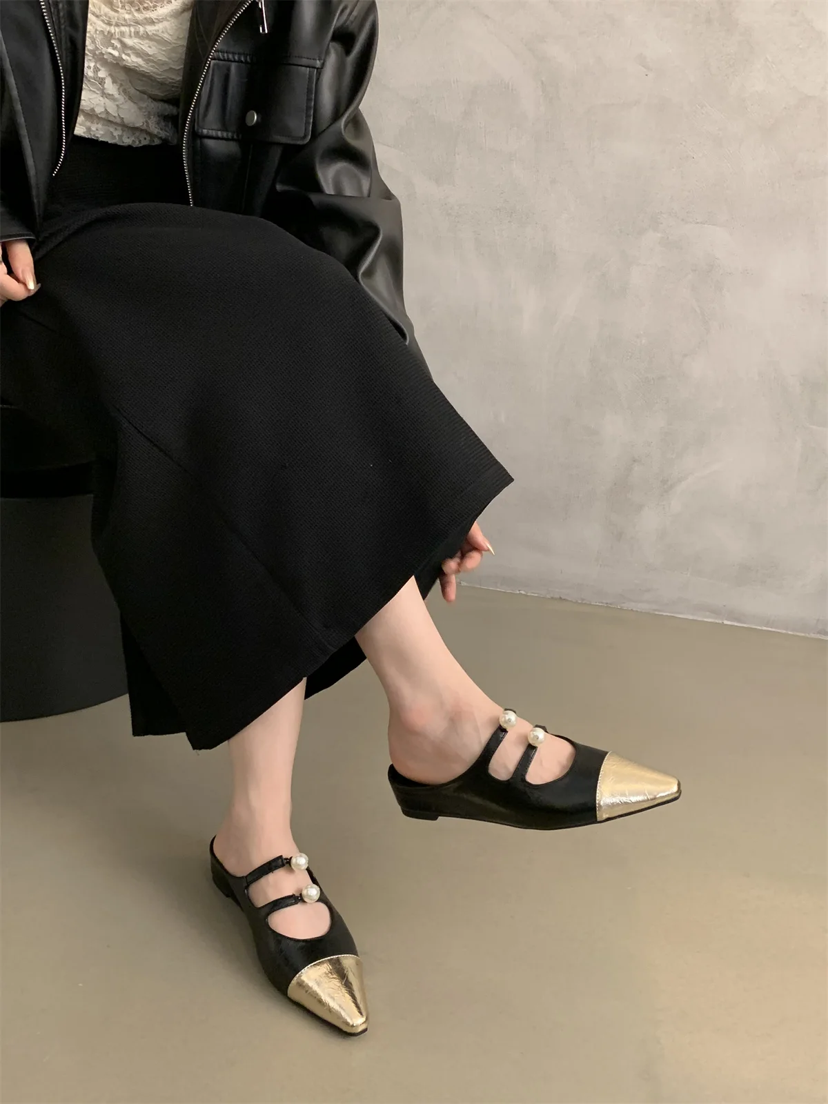 

Baotou Half Slippers Women Summer Wear Muller Buckle Strap Casual Shoe Fashion flats Elegant Peal Mules Shoes Cover Toe Slippers