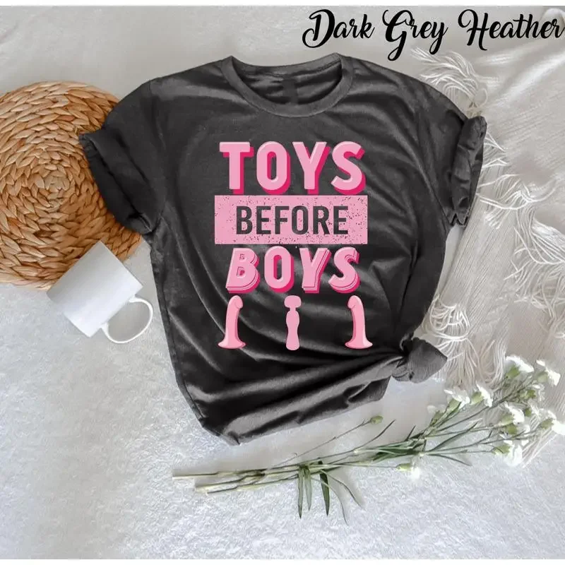 Camiseta con texto en inglés: «Toys Before Boys», divertida, para mujer, con un mensaje de humor para adultos, cita hilarante para ella