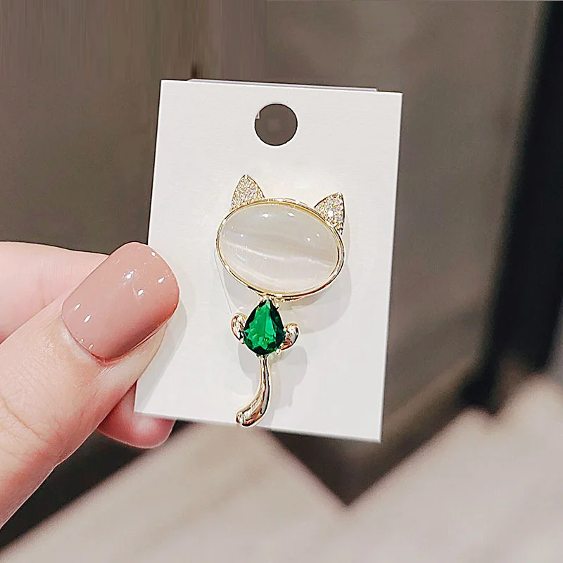 Kreative Fliegende Besen Katze Brosche Pin Für Frauen Männer Emaille Intarsien Zirkon Opal Niedlichen Tier Kätzchen Anstecknadeln Party Büro Schmuck – Detail 5