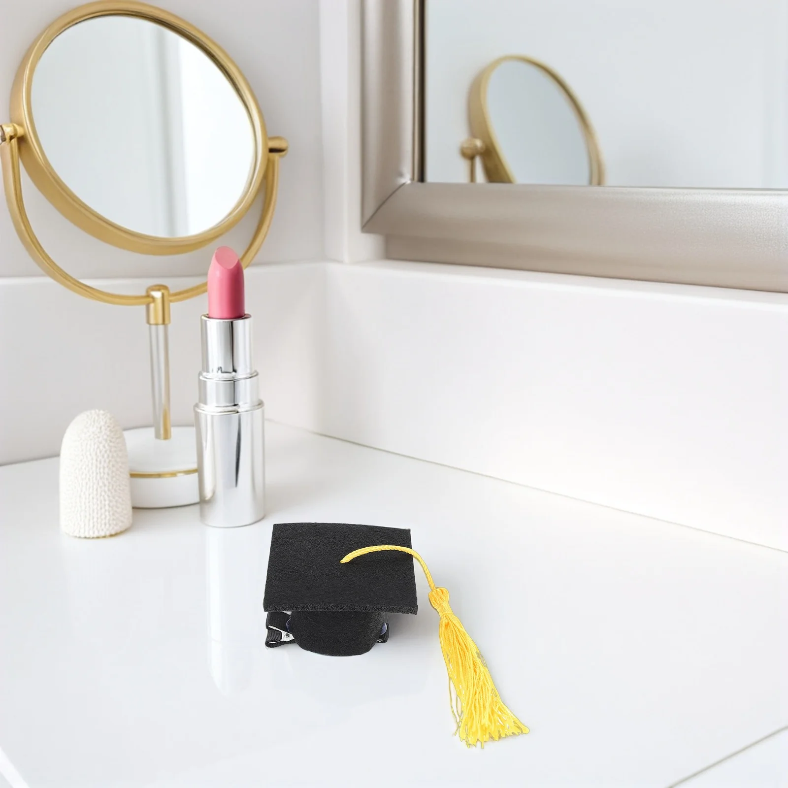 

2Pcs Graduation Hat Hair Clips Mini Doctoral Hat Decors Adorable Appearance Wonderful Workmanship for Graduation Events