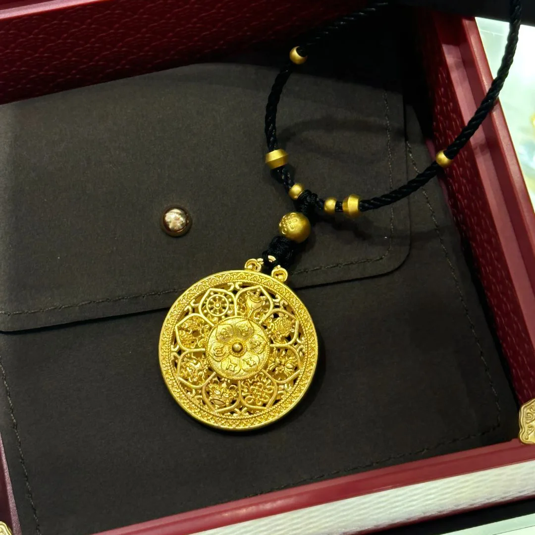 New in antique gold craftsm lotus Flower compass pendant necklace for women vintage light luxury high-end collar chain jewelry