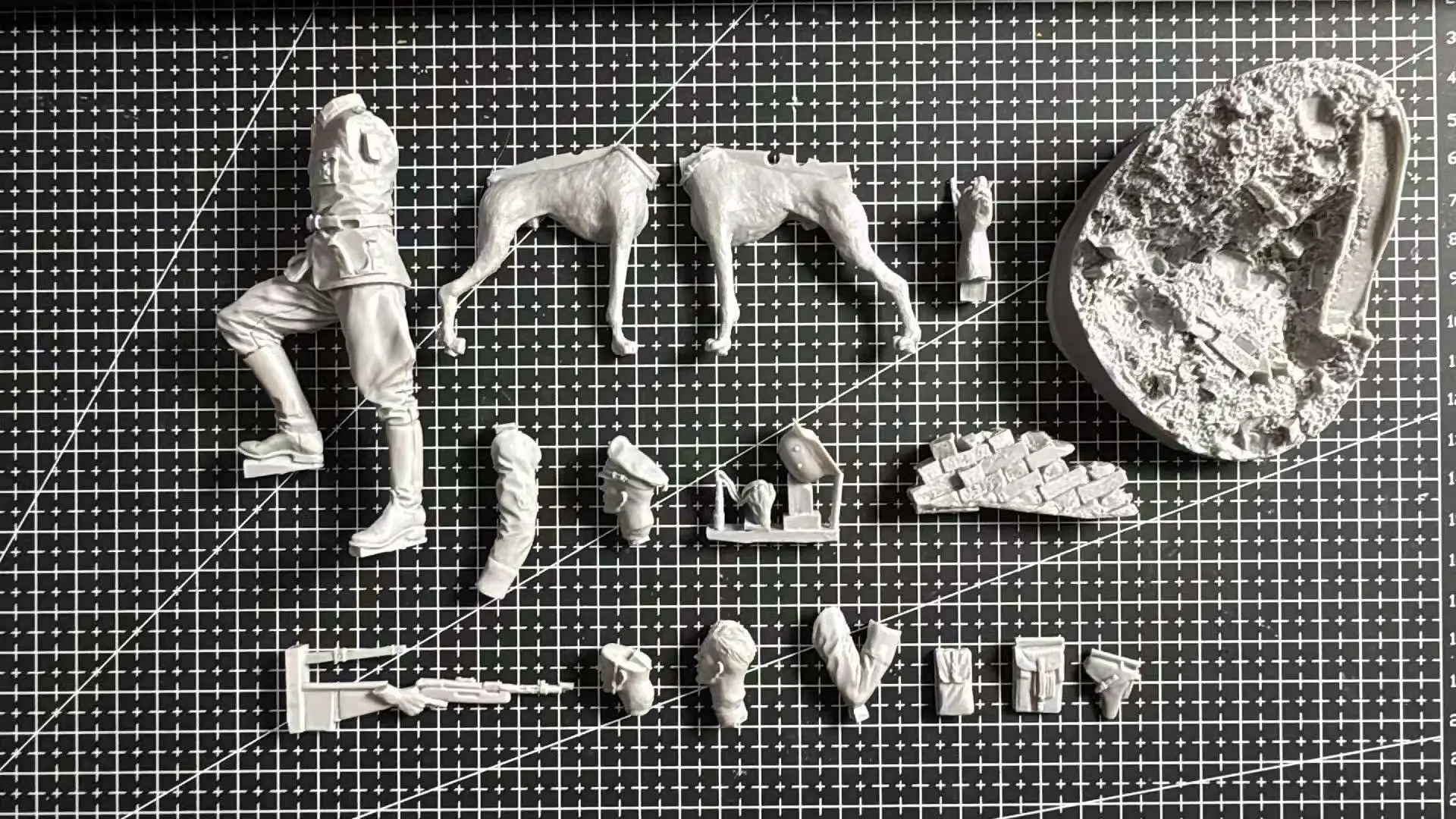 1/16 Scale Premium Resin Soldier Figure with Military Dog & Rubble Base | Unassembled Unpainted DIY Model Kit view 2
