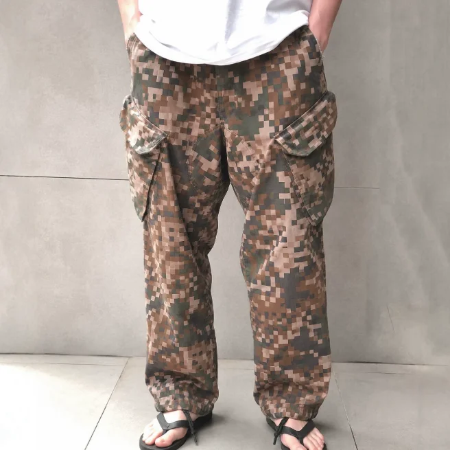 pantalon-camouflage-en-mosaique-latvienne-pour-homme-desert-exterieur