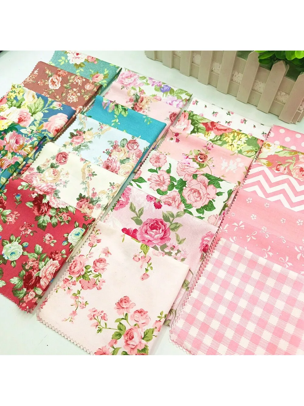 Neue gezahnte 22-teilige Packung mit 10 Zoll vorgeschnittenen floralen Baumwollquadraten, hochwertiger Strickstoff für DIY-Projekte, perfekt für Enthusi