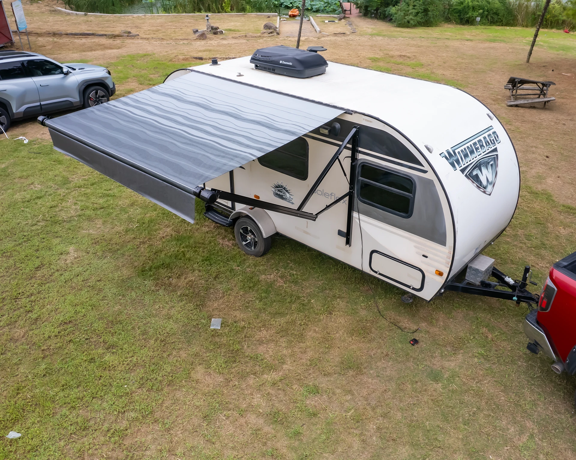 

Electric RV Awning Caravan Awning Auto Retractable Sunshade With Built-in LED Lights & Wind Sensor System Strong Wind Resistance