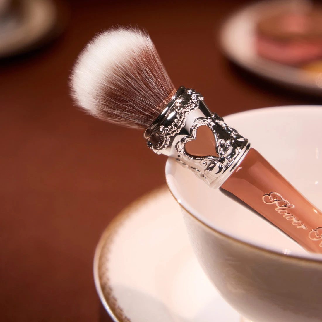 フラワーノーズ スウィーティーベア ラウンドブラッシュブラシ ソフトふわふわメイクブラシ パウダー＆ブラッシュ用 プロフェッショナルフェイスチークブラシ