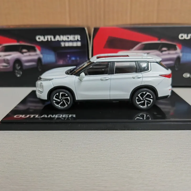 1/43 Mitsubishis Outlander SUV Alloy Car Model Diecasts Metal Off-road Vehicles Car Model Simulation Miniature Scale Kids Gifts