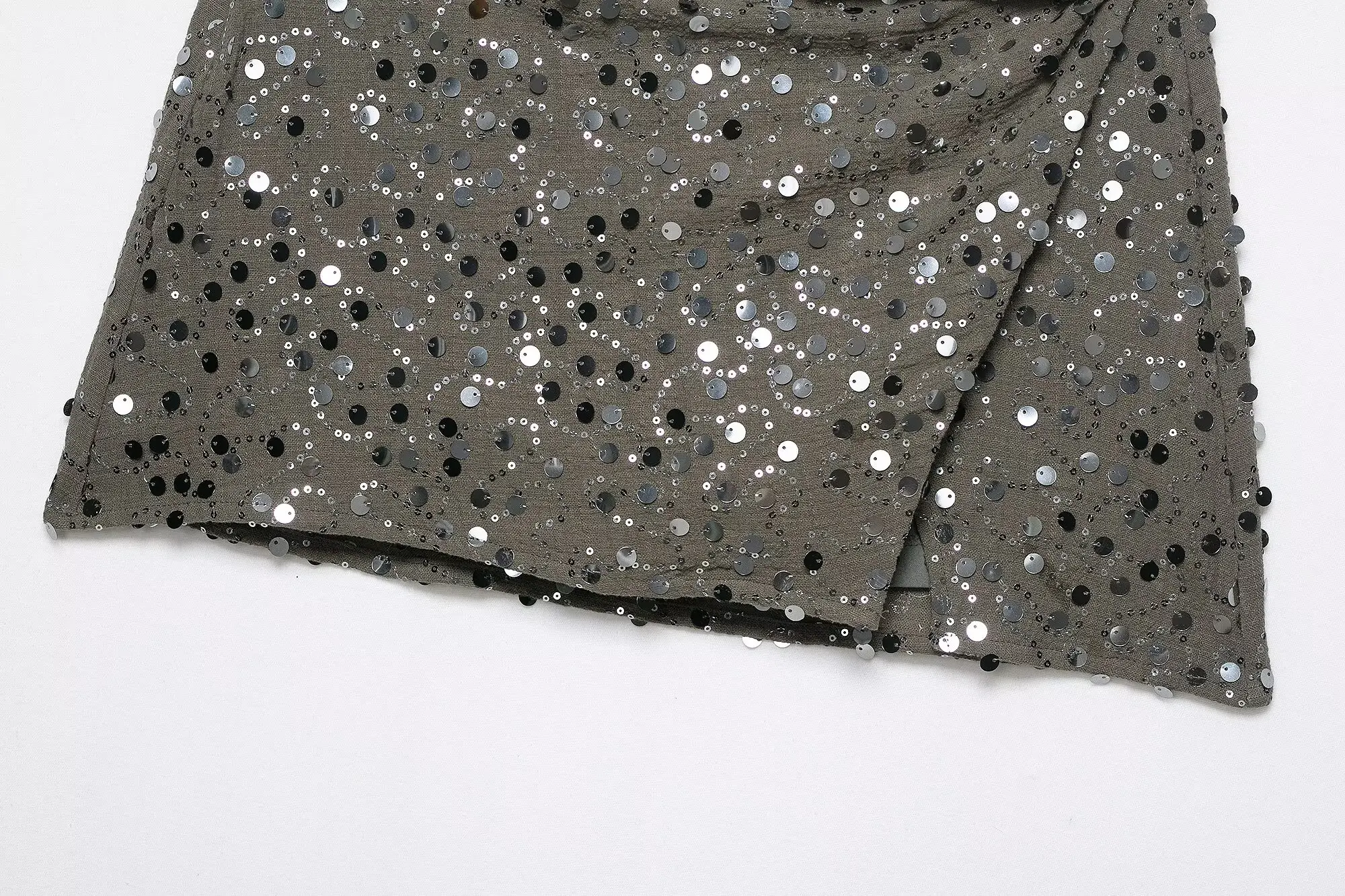 ZEVITY 2025 شورت نسائي أنيق مزين بالترتر معقود جانبيًا تنانير للسيدات بسحاب يطير نحيف أنيق بنطلون كورتوس فيستدوس QUN9404